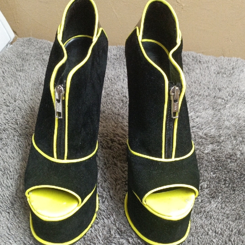 Dolce Vita Black and Yellow Heeled Boots with Peep-Toe Design